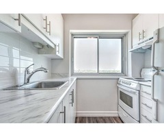 Deluxe Room – 65 Sherbrooke | free-classifieds-canada.com - 2