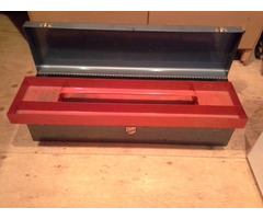  Portable Metal Tool Box 32"L x 8-1/2"W x 9-1/2" H | free-classifieds-canada.com - 2